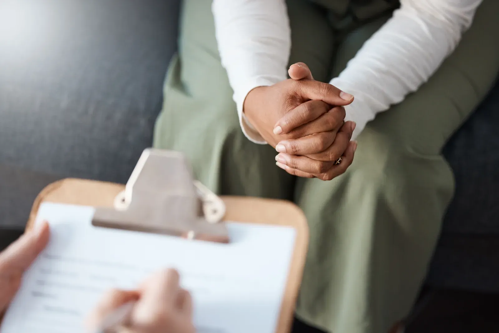 Talking through goals and starting points in a seated one-on-one consultation